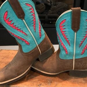 Kids Ariat Boots  / Youth size 13.5